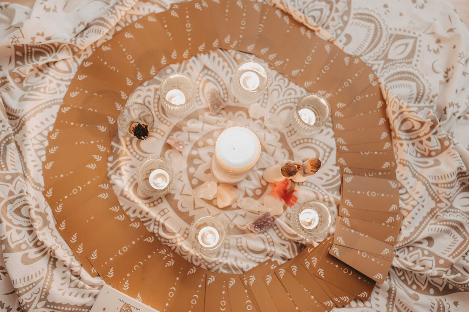 Kakaozeremonie, Frauenkreis Salzburg, Women-Circle, Seekirchen, Frauenkreise, Frauen, Weiblichkeit, Spiritualitaet, Frauenmentoring, Verbundenheit, Femme Circle, Kerzen, Kreis